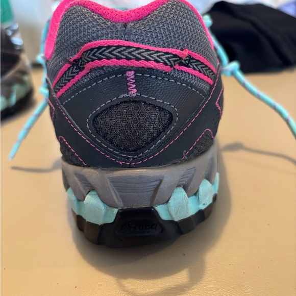 New Balance trail sneakers 9.5 very good condition - Picture 4 of 13